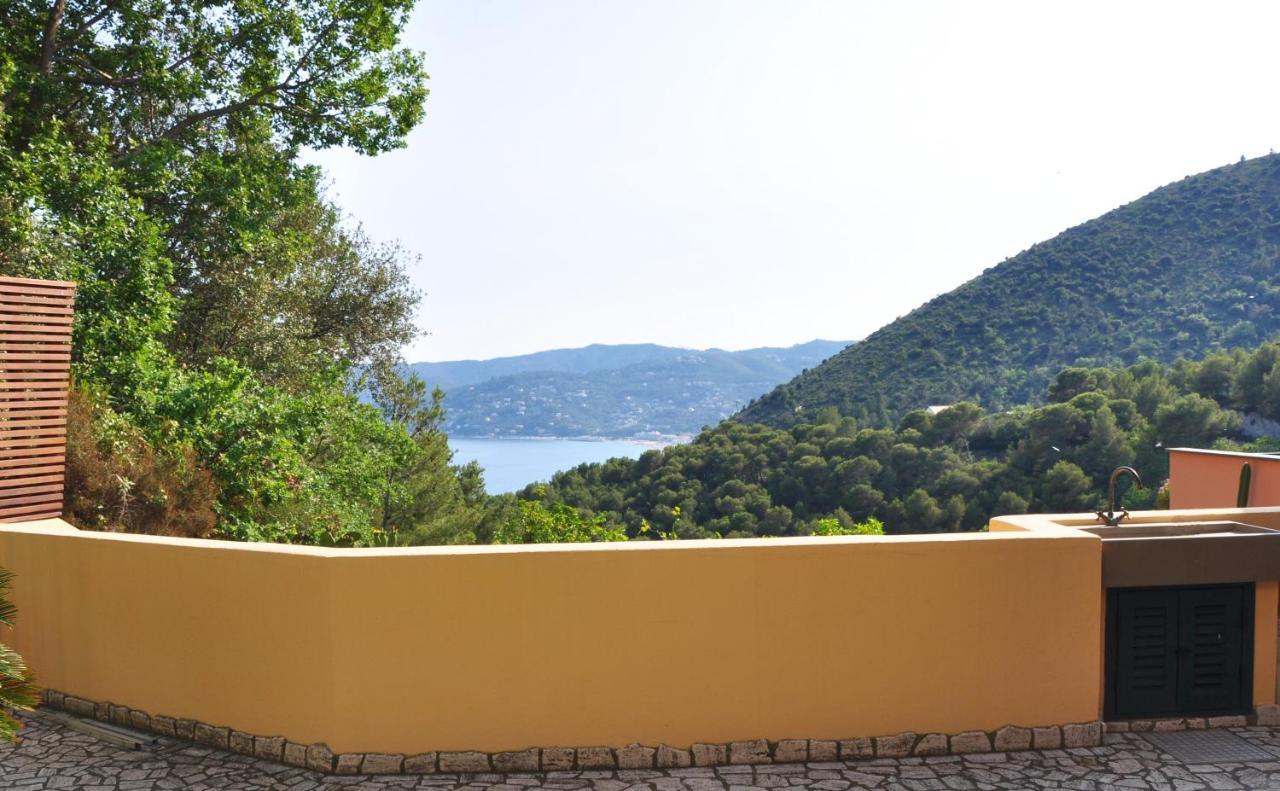 Una Spettacolare Vista Mare - Casa Con Jacuzzi Bergeggi Buitenkant foto