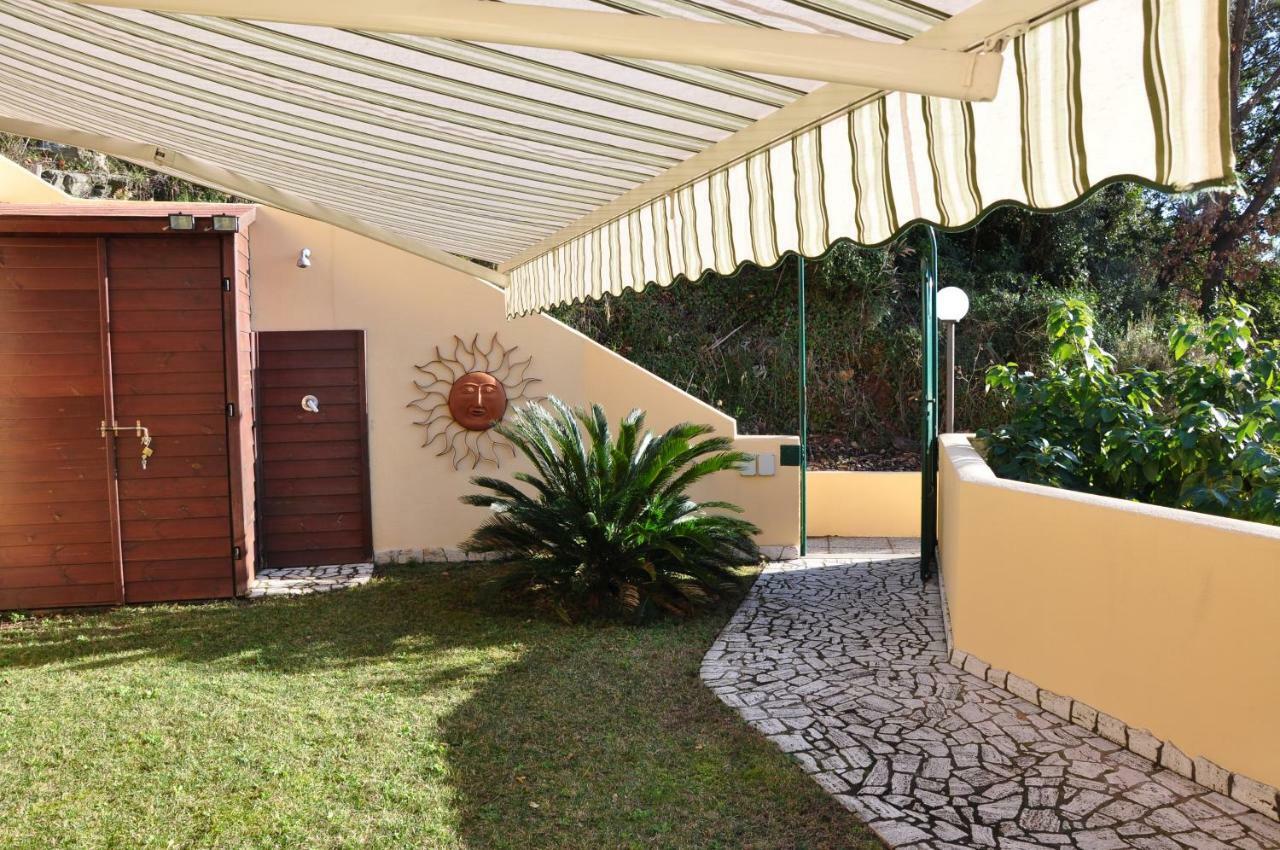 Una Spettacolare Vista Mare - Casa Con Jacuzzi Bergeggi Buitenkant foto