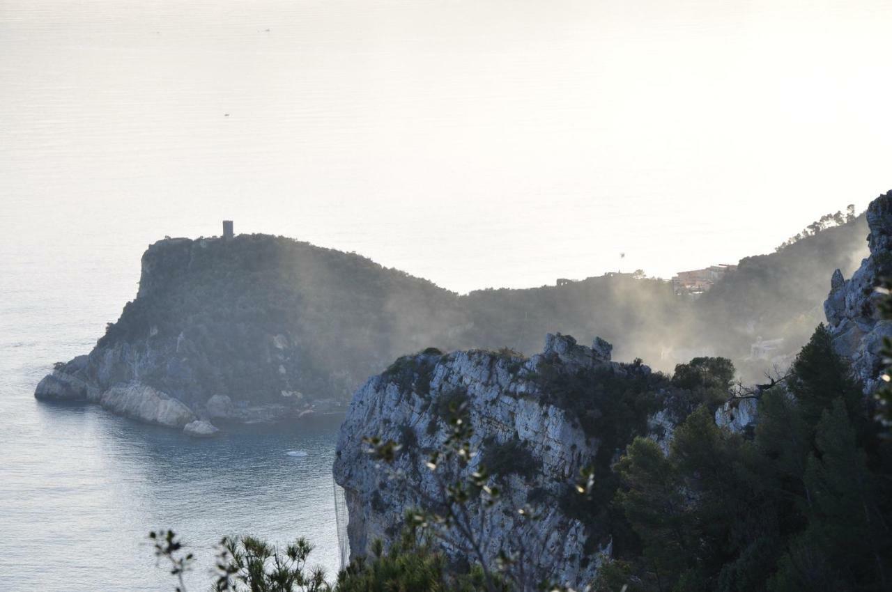 Una Spettacolare Vista Mare - Casa Con Jacuzzi Bergeggi Buitenkant foto